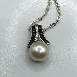 Alwand Vahan AV 925 sterling Pearl And Tiny Diamond Pendant Necklace